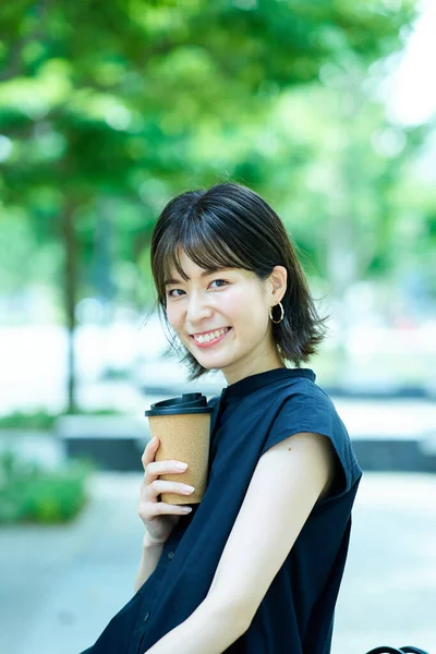 Young Woman Drinking Coffee Street Corner — Stock Photo, Image