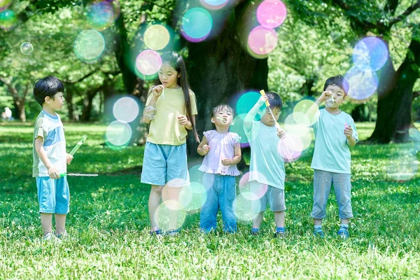 Children Playing Soap Bubbles Park — Stock Photo, Image