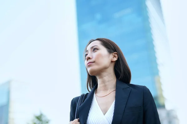 Business Woman Looking Sky Town — Stock Photo, Image