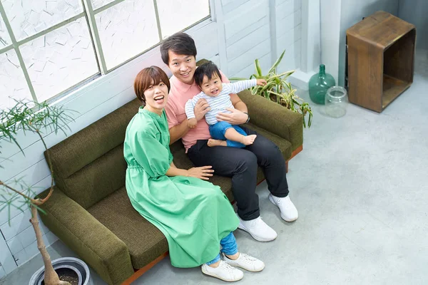Family Three Smiling Relaxing Indoors — Stock Photo, Image
