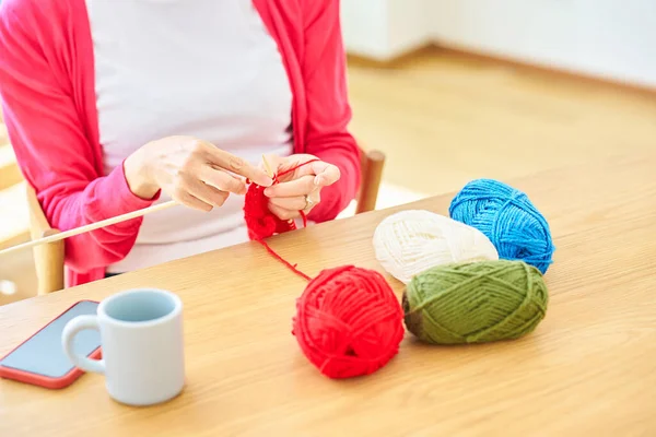 Hands Woman Enjoying Knitting Yarn Room — Stock Photo, Image