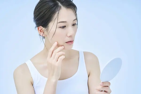 Woman Anxious Expression Checking Her Skin Condition Hand Mirror — Stock Photo, Image