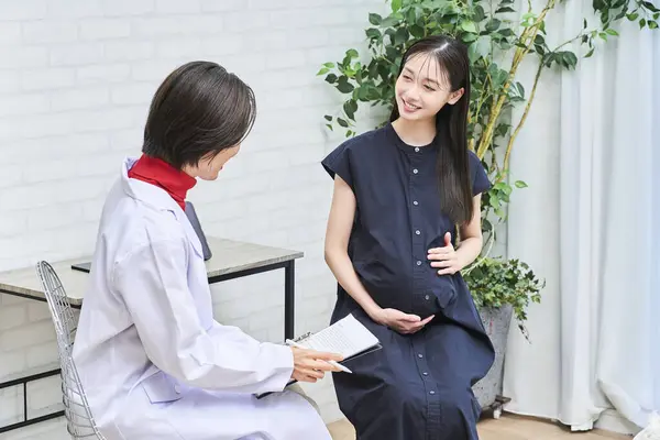 Gravid Kvinna Som Undersöks Sjukhuset — Stockfoto