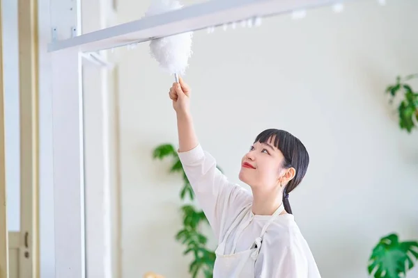 Young Woman Cleaning Dust Every Corner Room — Stock Photo, Image