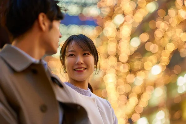 Woman Happily Talking Man Illuminated Cityscape — Stock Photo, Image