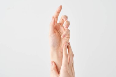 Katmanlı kadın elleri ve beyaz arkaplan