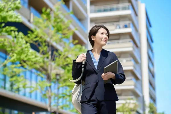 stock image Business woman walking in the city on a sunny day
