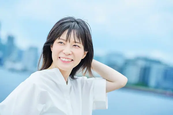 stock image portrait of young woman outdoors and the city