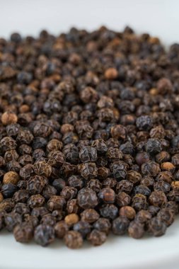 Karabiber parçalarını kapat