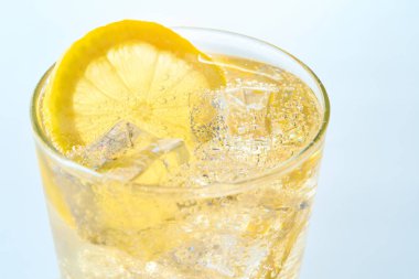 Limonlu ekşi fotoğraf yakın çekim mercekle çekilmiş.