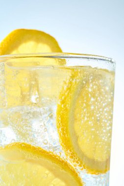 Limonlu ekşi fotoğraf yakın çekim mercekle çekilmiş.