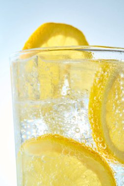 Limonlu ekşi fotoğraf yakın çekim mercekle çekilmiş.