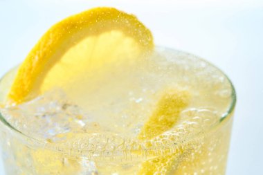 Limonlu ekşi fotoğraf yakın çekim mercekle çekilmiş.