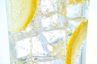 Limonlu ekşi fotoğraf yakın çekim mercekle çekilmiş.