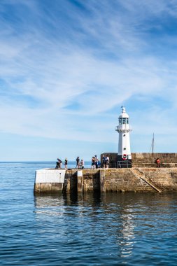 Mevagissey, Cornwall, İngiltere - 16 Ağustos 2023: Cornwall 'un güney kıyısındaki Mevagissey deniz feneri