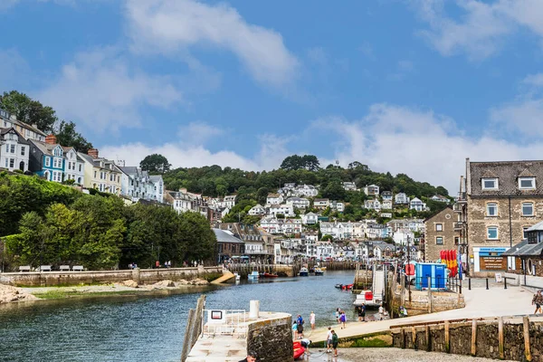 Looe, Cornwall, İngiltere - 13 Ağustos 2023: İngiltere 'nin Cornwall kentindeki pitoresk kıyı kasabası Looe