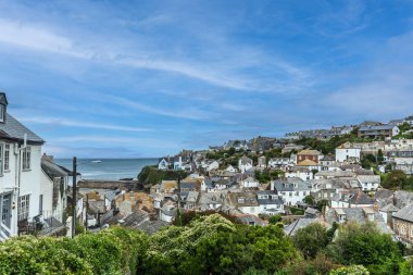 İngiltere 'nin kuzey Cornwall kıyısındaki güzel balıkçı köyü Port Isaac' e bakın. Güneşli bir yaz gününde.