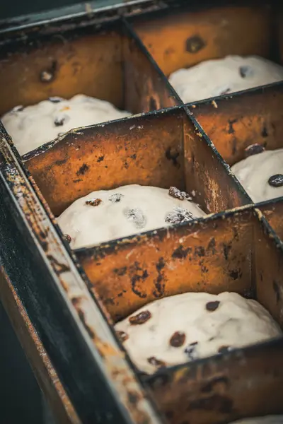 Сире Тісто Відсіках Великої Хлібної Сковороди Пекарні Стокове Зображення