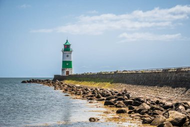Kuzey Almanya 'nın Baltık Denizi' nin batı kıyısındaki Schleimuende Deniz Feneri, denizden Schlei 'ye girişi simgeler. Boşluğu kopyala. 