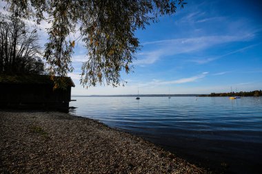 Ammersee 'de güzel bir sonbahar günü, Herrsching am Ammersee, Bavyera' da 5 göl