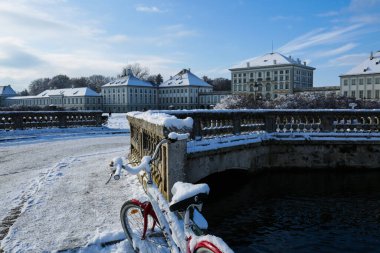 Kış zamanı nemfoburger şatosu