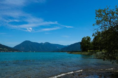 Yazın Gmund am Tegernsee, mavi gökyüzü, turizm