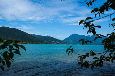 Yazın Gmund am Tegernsee, mavi gökyüzü, turizm