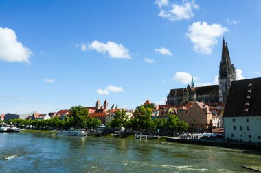 UNESCO 'nun Dünya Mirası Alanındaki Regensburg' daki Taş Köprü 'den Görünüm