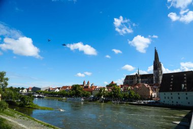 UNESCO 'nun Dünya Mirası Alanındaki Regensburg' daki Taş Köprü 'den Görünüm