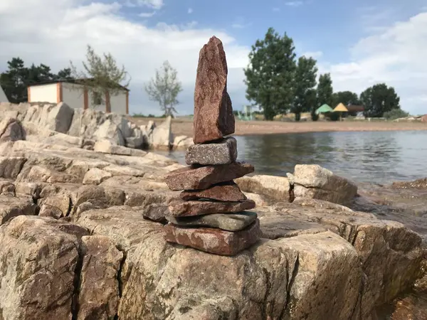 Sahilde taş taşlar