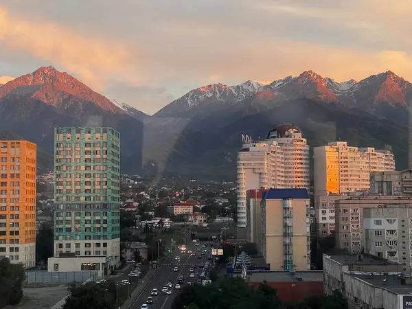 Modern şehrin havadan görünüşü