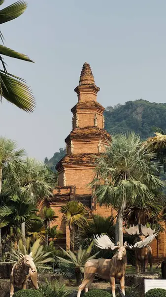 Parktaki güzel mimari