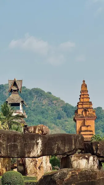 Tapınağın eski kalıntıları