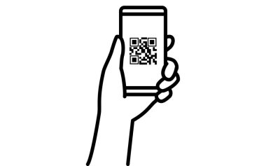 Nakitsiz, çevrimiçi ödemeler, ekranda QR kodları olan akıllı telefonu tutan eller.