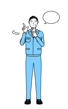 Yönetim, yöneticiler, fabrika müdürü, iş yerindeki bir adam akıllı telefon kullanıyor..