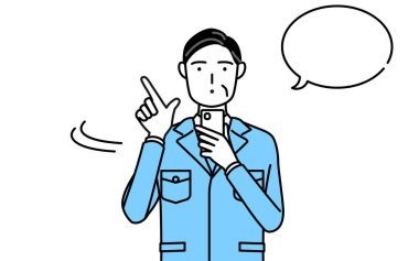 Yönetim, yöneticiler, fabrika müdürü, iş yerindeki bir adam akıllı telefon kullanıyor..