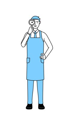 Önlüklü bir adam büyüteçten bakıyor.