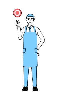 Elleri vücudunun önünde katlanmış önlüklü bir adam..