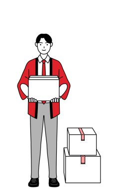 Kırmızı paltolu bir adam karton kutular taşımaya çalışıyor.