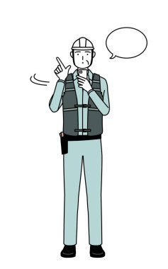 Başlık ve iş kıyafetleri içinde kıdemli erkek mühendis akıllı telefon kullanıyor, Vector Illustration.