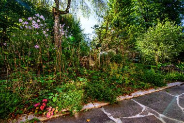 Rustikale Gartengestaltung in einem Anwesen am Walchensee