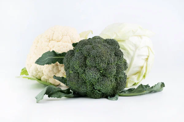 Beyaz Arka Planda Brokoli Karnabahar Sıradan Lahana Var Sağlıklı Gıda — Stok fotoğraf