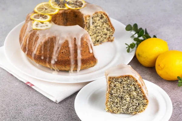 Lemon Poppy Seed Bundt Cake Icing Plate Slice Gray Table — Stock Photo, Image