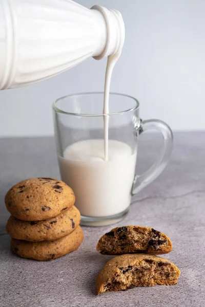 Sur Une Table Grise Sont Des Biscuits Chocolat Une Tasse — Photo