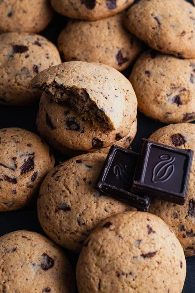 チョコレートとクッキーのぼやけたイメージ — ストック写真