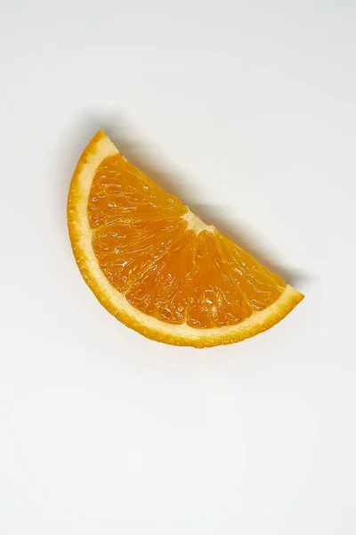 Una Fetta Arancione Bianco Isolato Studio Vista Dall Alto — Foto Stock