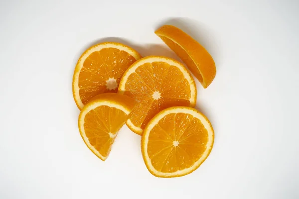Πέντε Φέτες Πορτοκαλιού Λευκό Απομονωμένο Στούντιο — Φωτογραφία Αρχείου