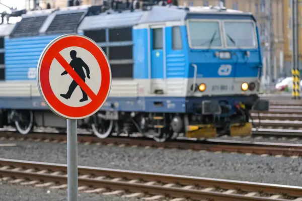 프라하 기차역에 표지판 — 스톡 사진