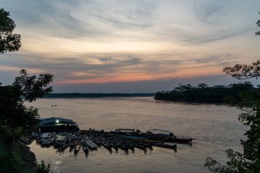 Kolombiya 'da San Juan de Guaviare' de günbatımı, Amazon