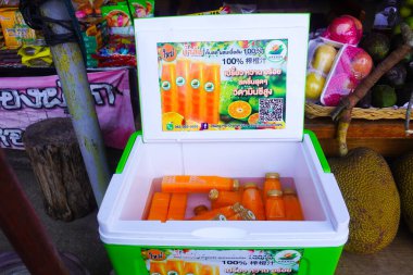 Chiang Mai, Tayland 'daki Ueang Fa Market' ten alışveriş.
